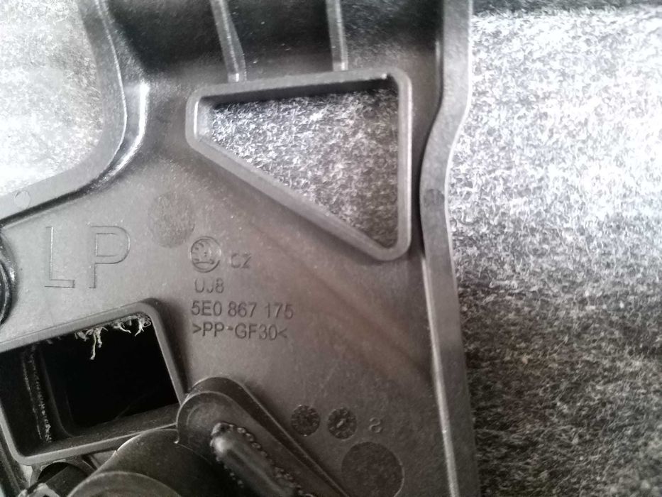 Fata tapiterie usa stanga fata skoda octavia 3 5e0867175
