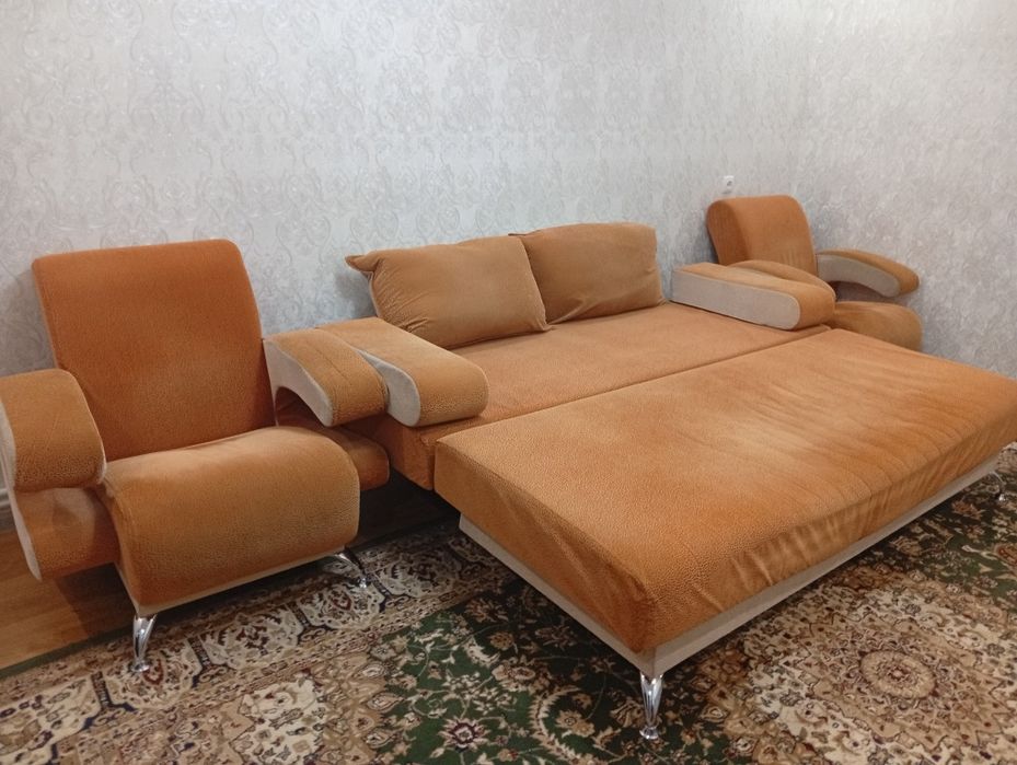 Продам 1 раскладной диван и 2 кресла