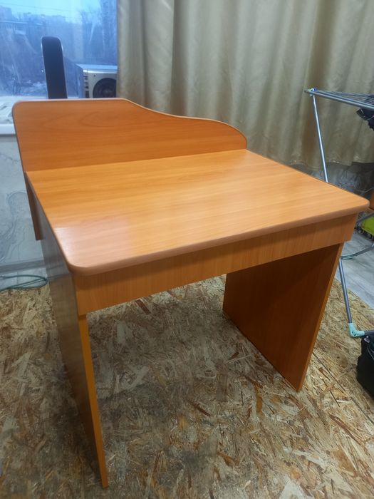 Стол письменный,  ученический с большим ящиком