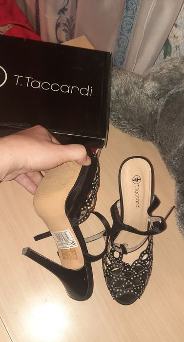 Женские босоножки