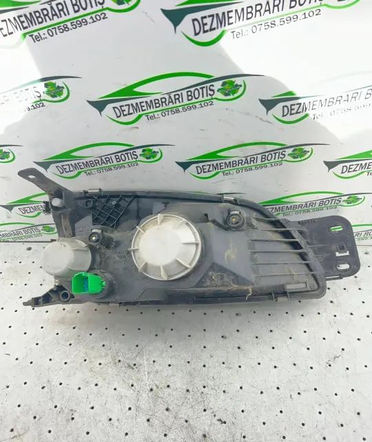 Far stanga Ford Fiesta 2000 1.3 MT (59 hp)