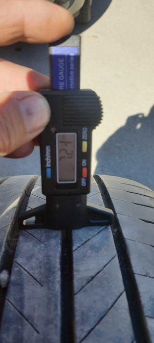 Гуми BRIDGESTONE ALENZA 235/55R19-150 евро за трите.