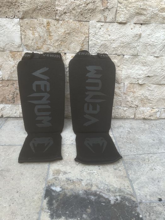 Ръкавици и предпазители за крака venum