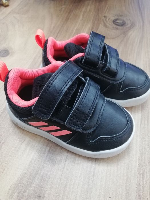 Бебешки адидас маратонки