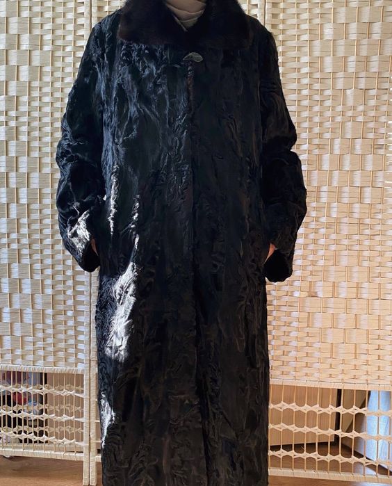 Шуба (каракуль) натуральная