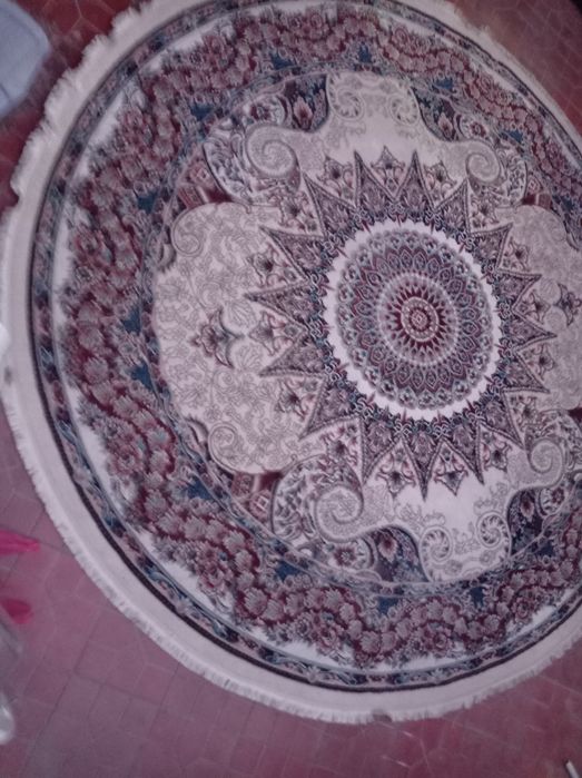 Продаю ковёр круглый