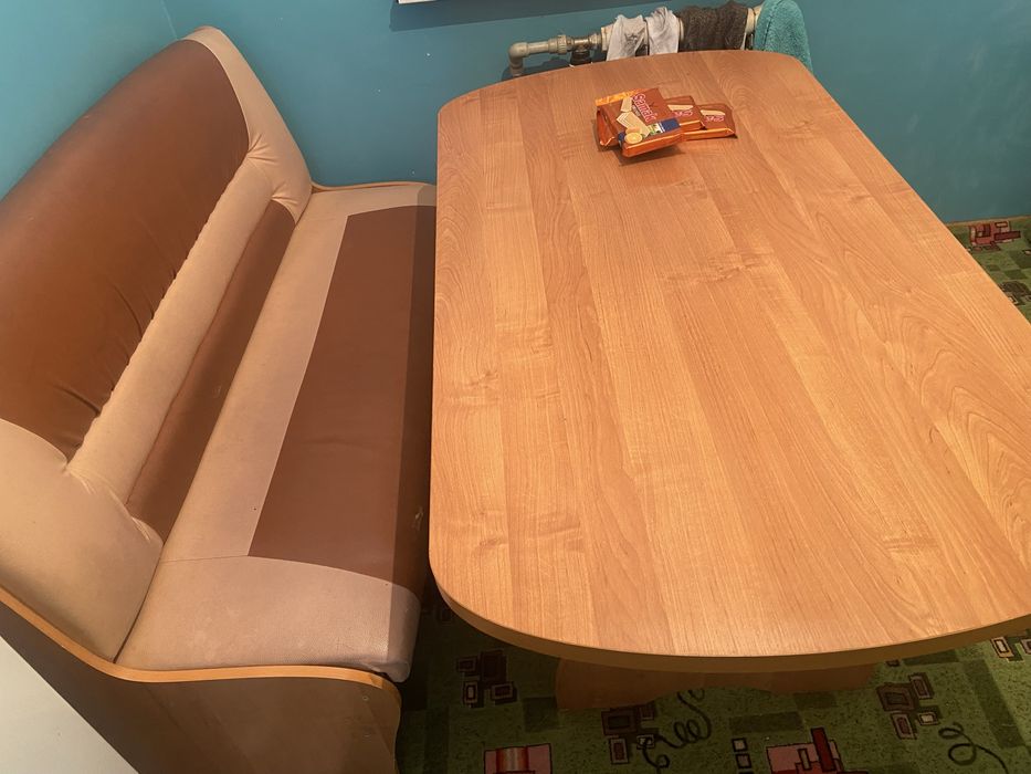 Кухонный стол.