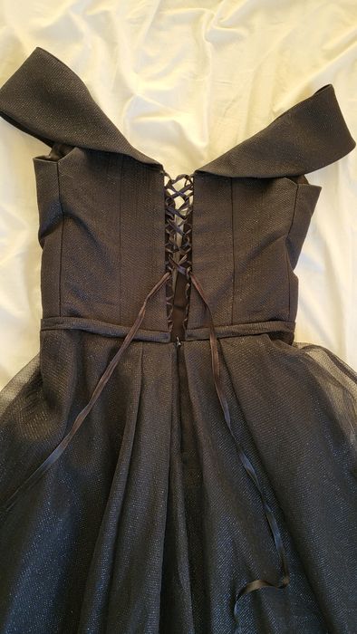 Бална рокля с паднали ръкави