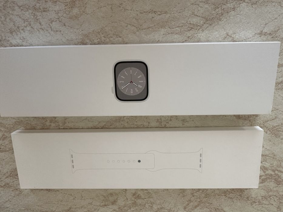 Apple Watch Series 8 – 41 мм Silver Aluminum + много каишки