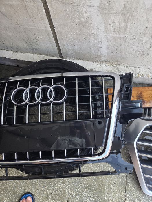 Audi Q5 Предна решетка маска ОЕ Топ Състояние!