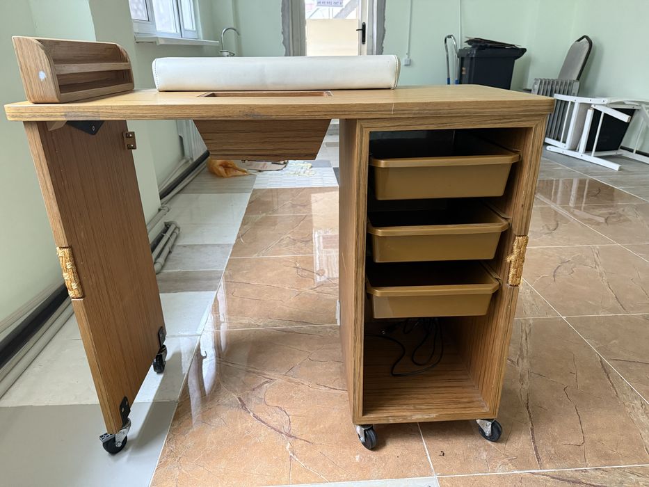 Продам стол маникюрный б/у