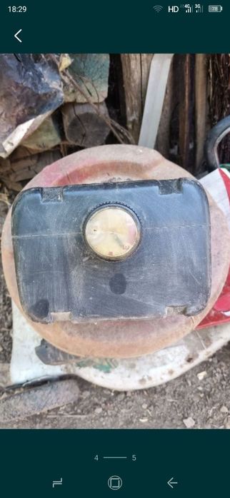 Rezervor pentru tractoras de tuns gazon In stare buna. Capacitate de a