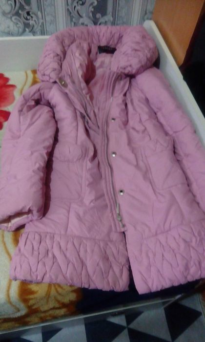 продам куртки на девочек