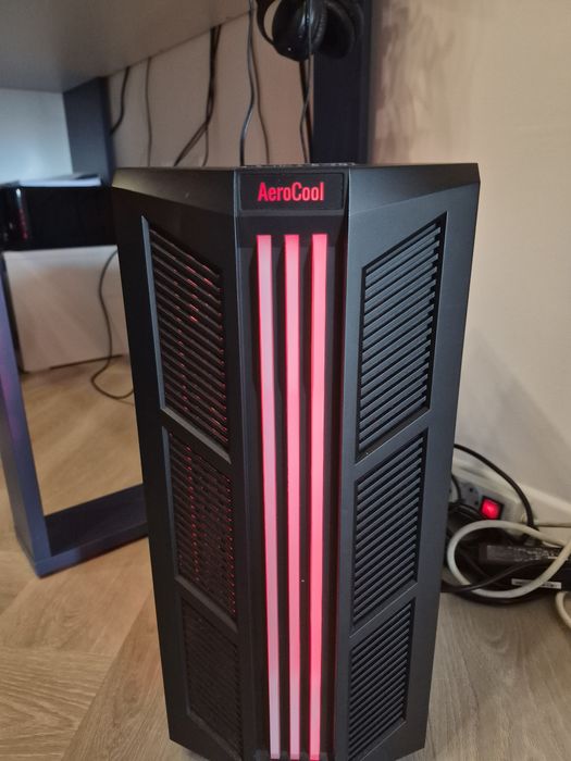 Sistem desktop PC Gaming Serioux powered by Asus