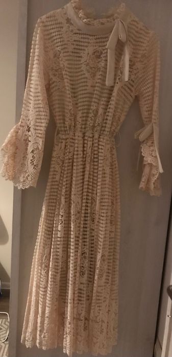 Прекрасна дантелена рокля С/М