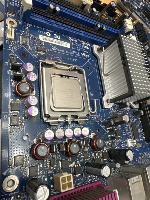 Placa baza  Intel  D945PVS  cu procesor Intel(Canada made)