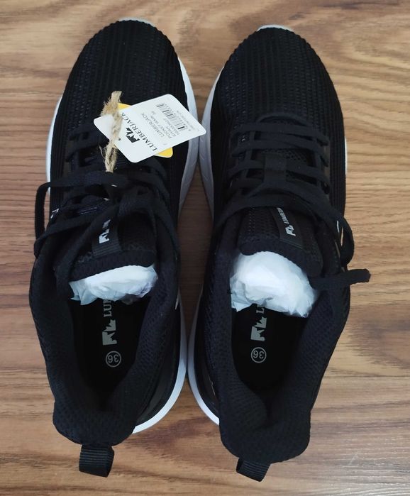 Новые кроссовки , 36 размер.