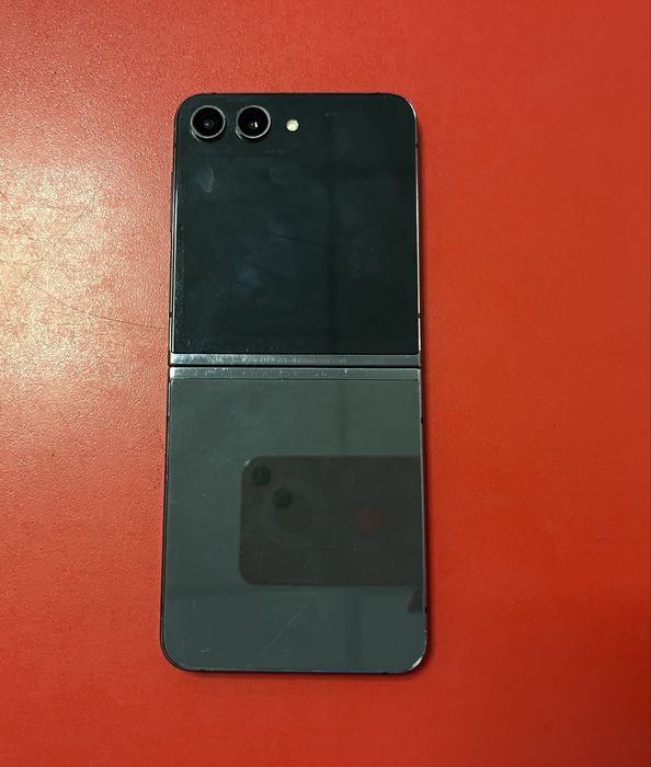 Samsung Z Flip 5  256 Gb Display Spart