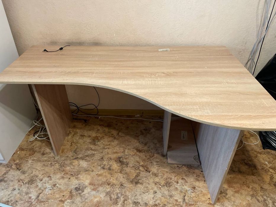 Продам шкаф и компьютерный стол