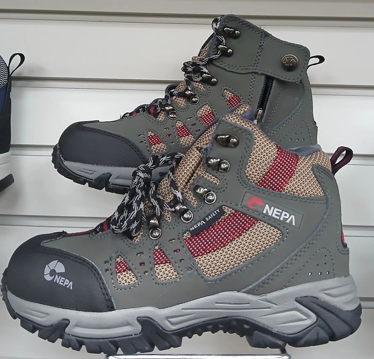 Срочно Продам ботинки NEPA .