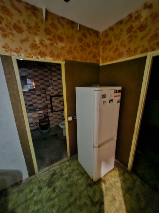 Двустаен апаратамент с 3 отделни помещения в кв. Изток!