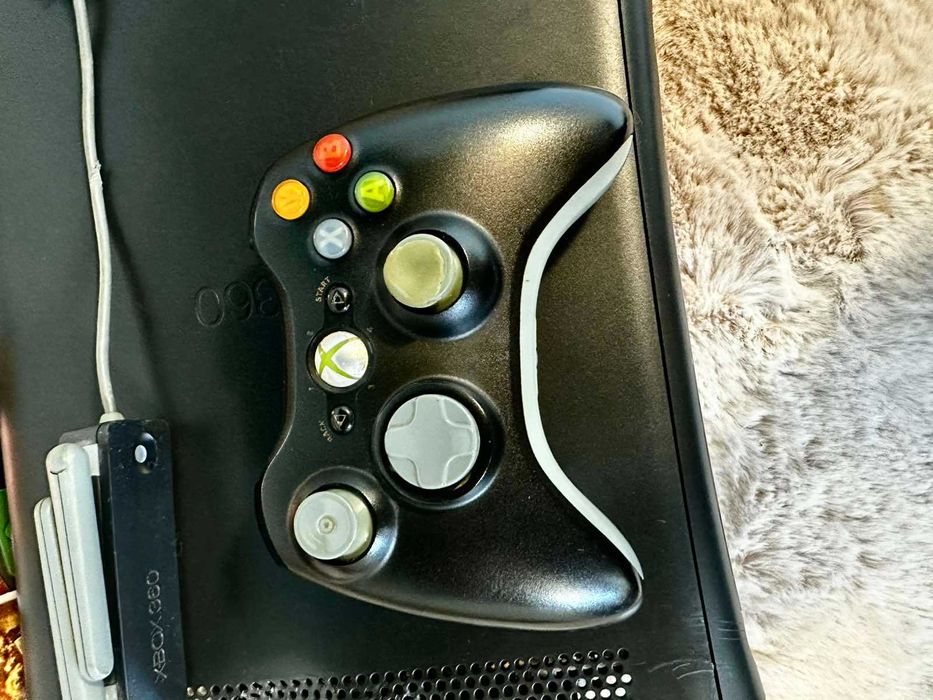 Xbox 360 + 3 игри – GTA V, NFS Most Wanted