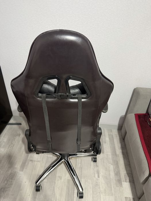 Продам компьютерный стол с креслом
