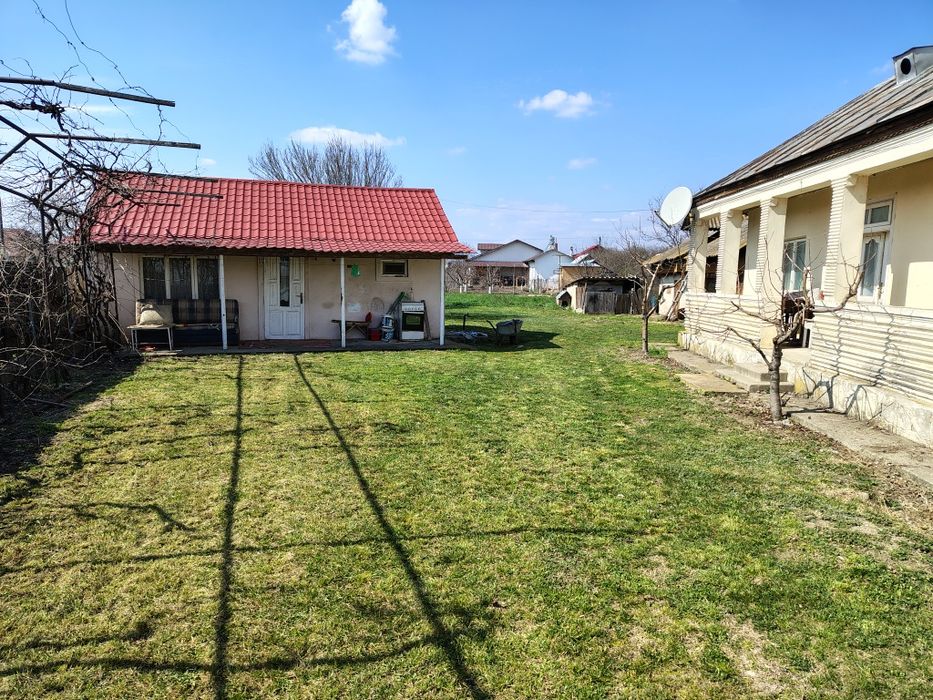 Teren +casa bătrânească,ideal pentru construcție și renovare