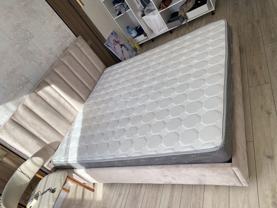 Продам кровать с матрасом