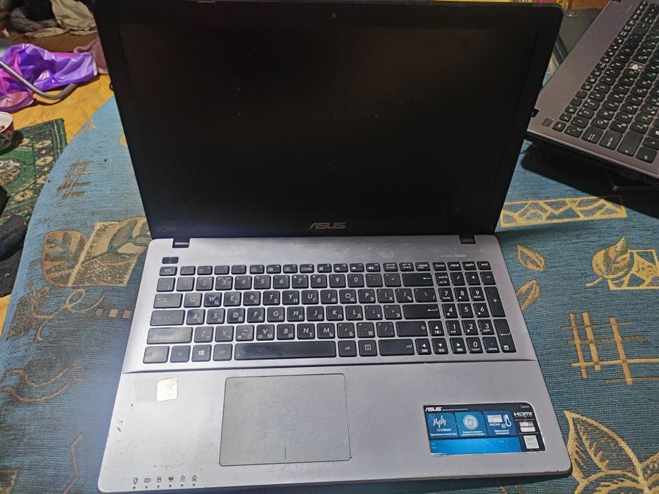 Ноутбук asus k550c