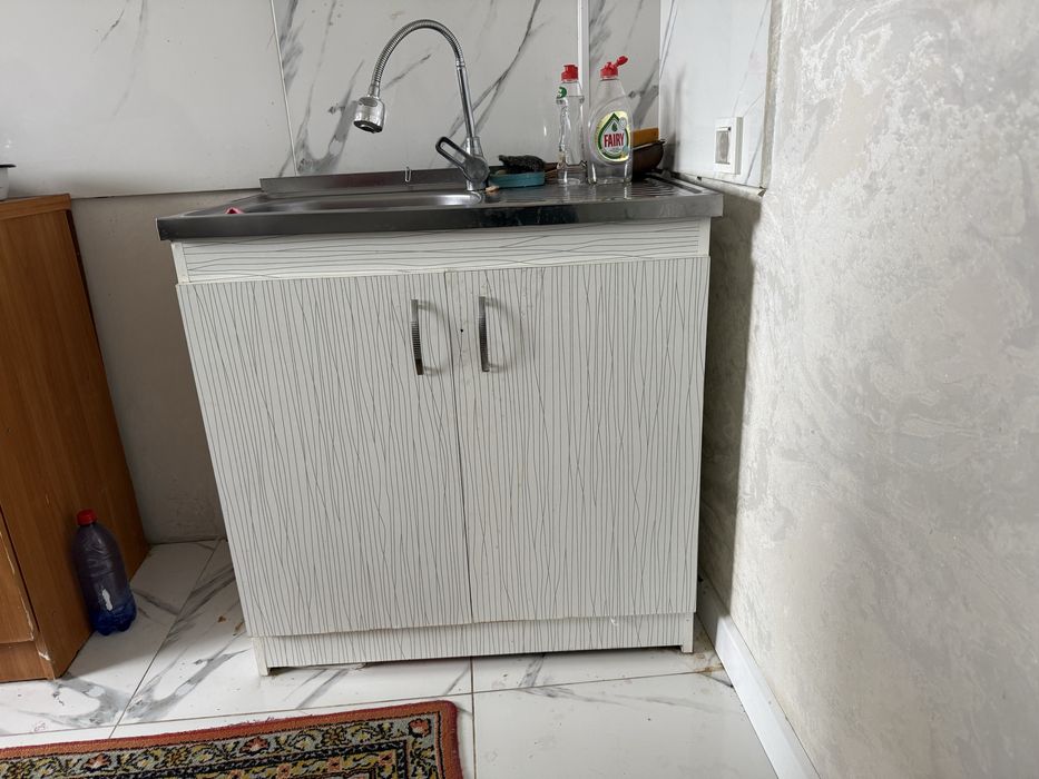 Два кухонных шкафа бесплатно