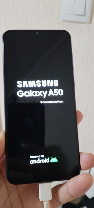 Самсунг А50 с коробкой