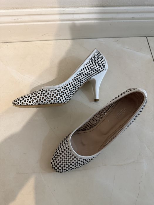 Пролетни официални токчета