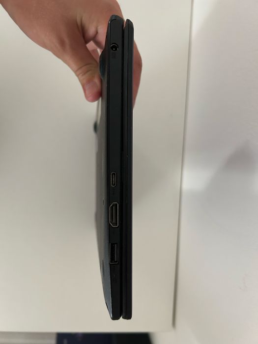 Laptop Asus E210