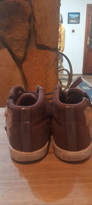 Продавам детски обувки почти нови много малко използвани