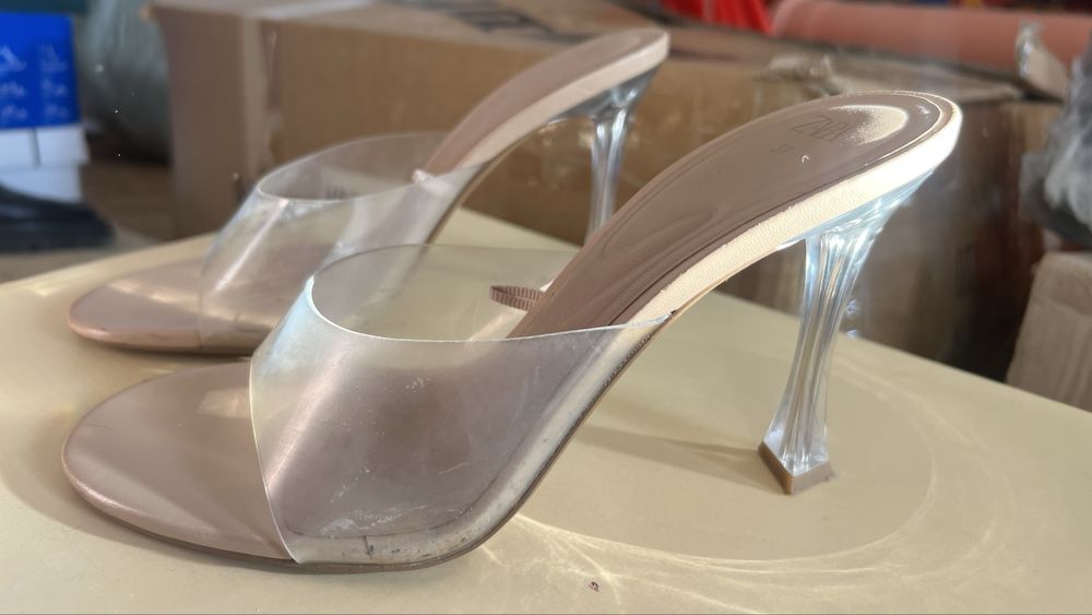 Продаю кожаные босоножки