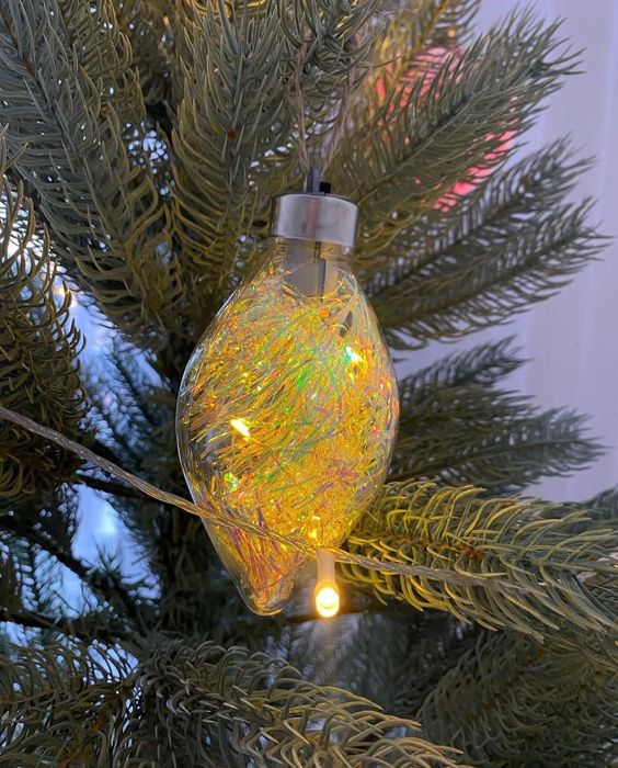 Гирлянды, игрушки на ёлку