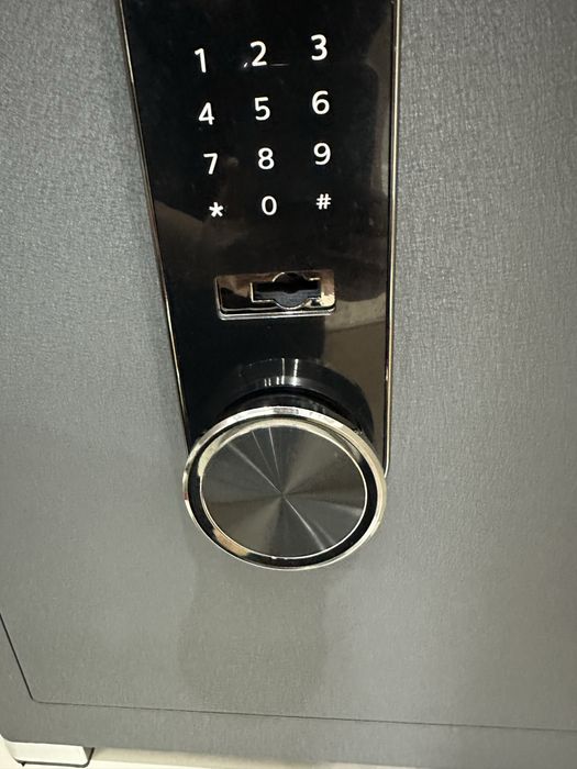 Продаю сейф в отличном состоянии