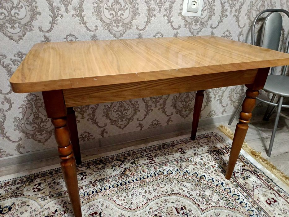 Продам стол 105 на 60