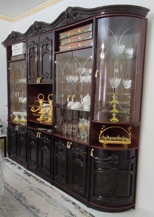 Стенка или горка для гостинной