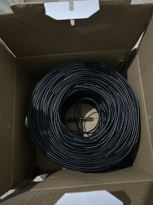 Кабел интернет и видеокамеры