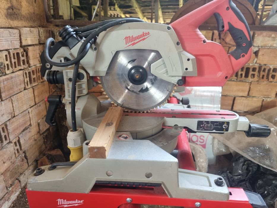 Електрически потапящ циркуляр MILWAUKEE MS 216 SB