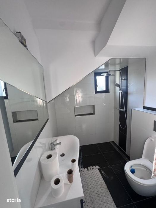 Casa individuala cu garaj si foisor, centru- Horodnic de Sus