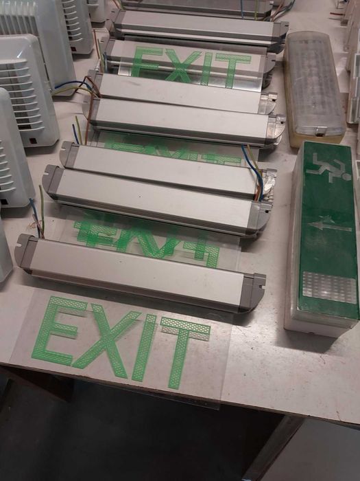 Продавам EXIT табелки