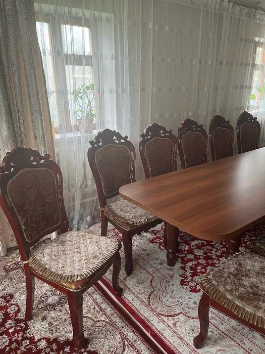 Стол со стульями