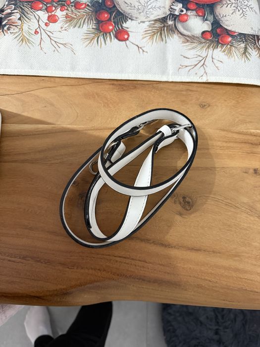 Дамска чанта с къси дръжки и една дълга