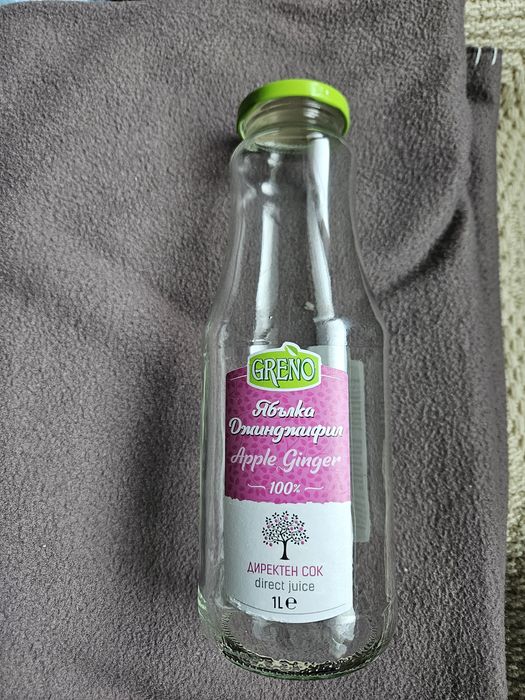 Продават се празни шишета от водка Absolut и сок