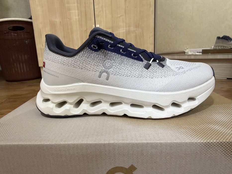 On Cloud кроссовка | 36-размер