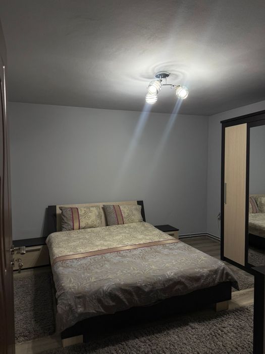Închiriez apartament