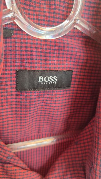 Оригинална мъжка риза HUGO BOSS с бродирано лого на марката